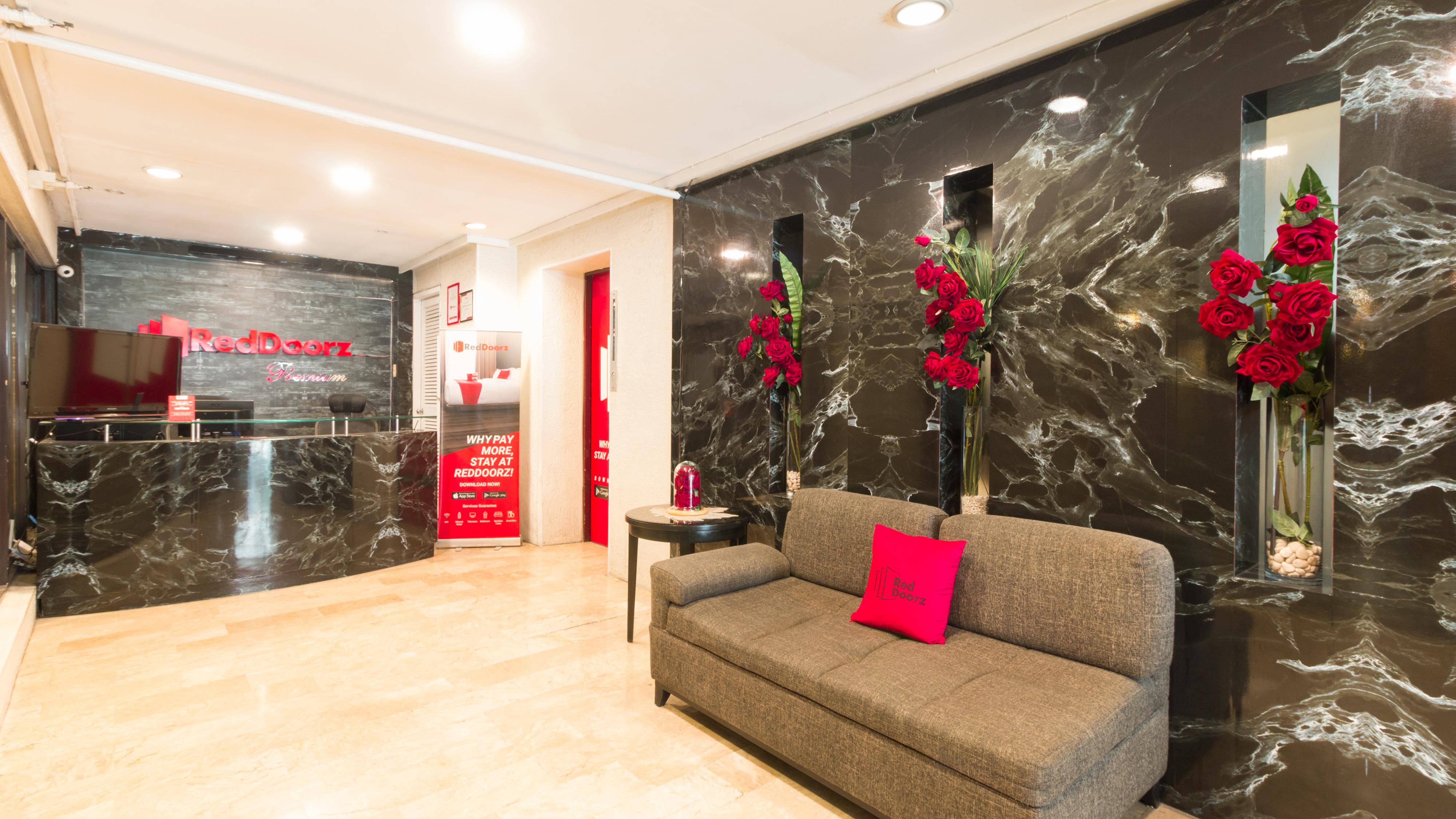Reddoorz Premium Near Greenbelt Makati - Vaccinated Staff Makati City Exterior photo