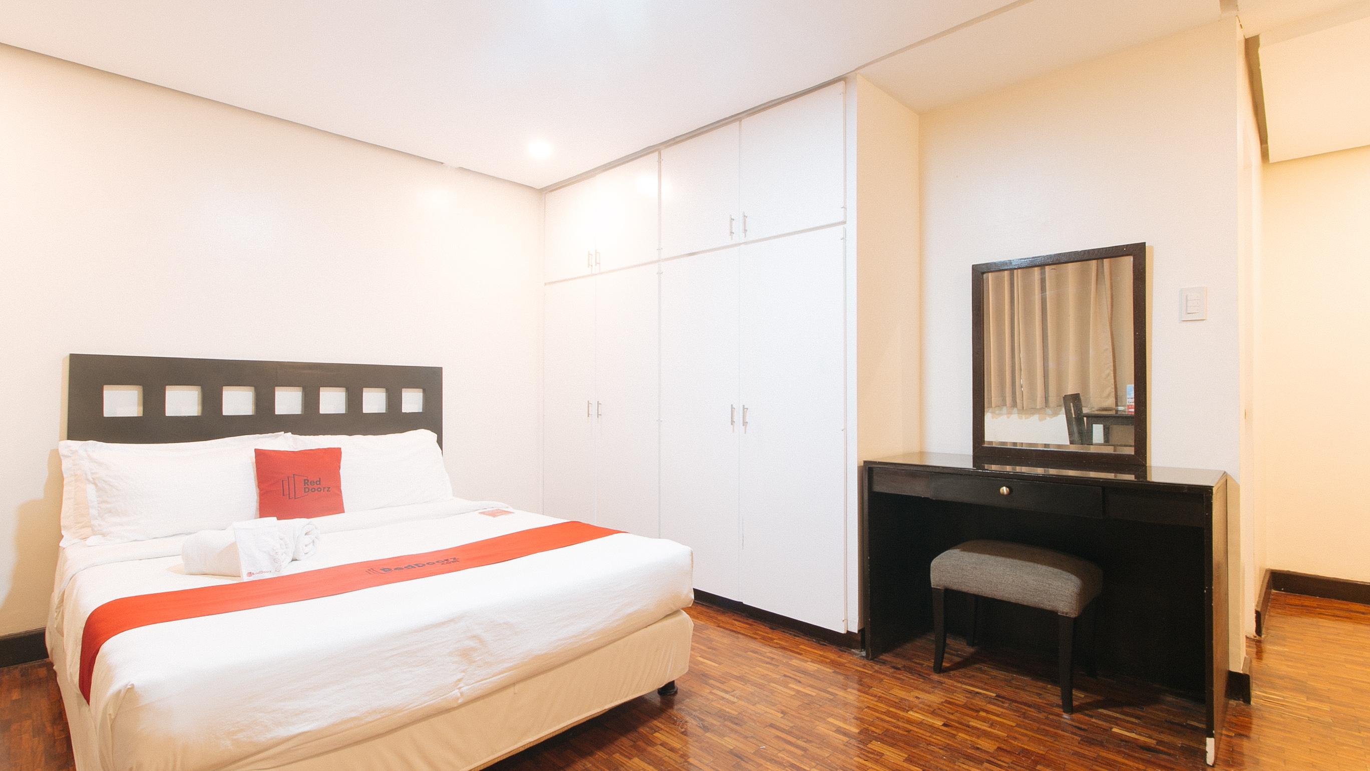 Reddoorz Premium Near Greenbelt Makati - Vaccinated Staff Makati City Exterior photo